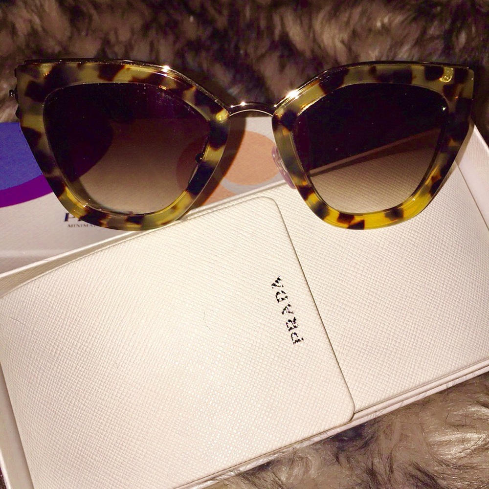 Prada Sunglasses 😎 - Picture 3 of 8